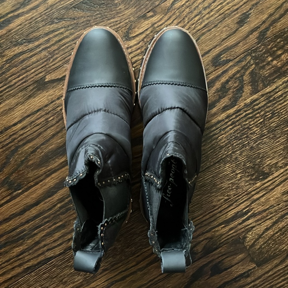 NWOT FREE PEOPLE BLACK ATLAS PUFFER CHELSEA BOOT Sz 38 - Picture 10 of 11